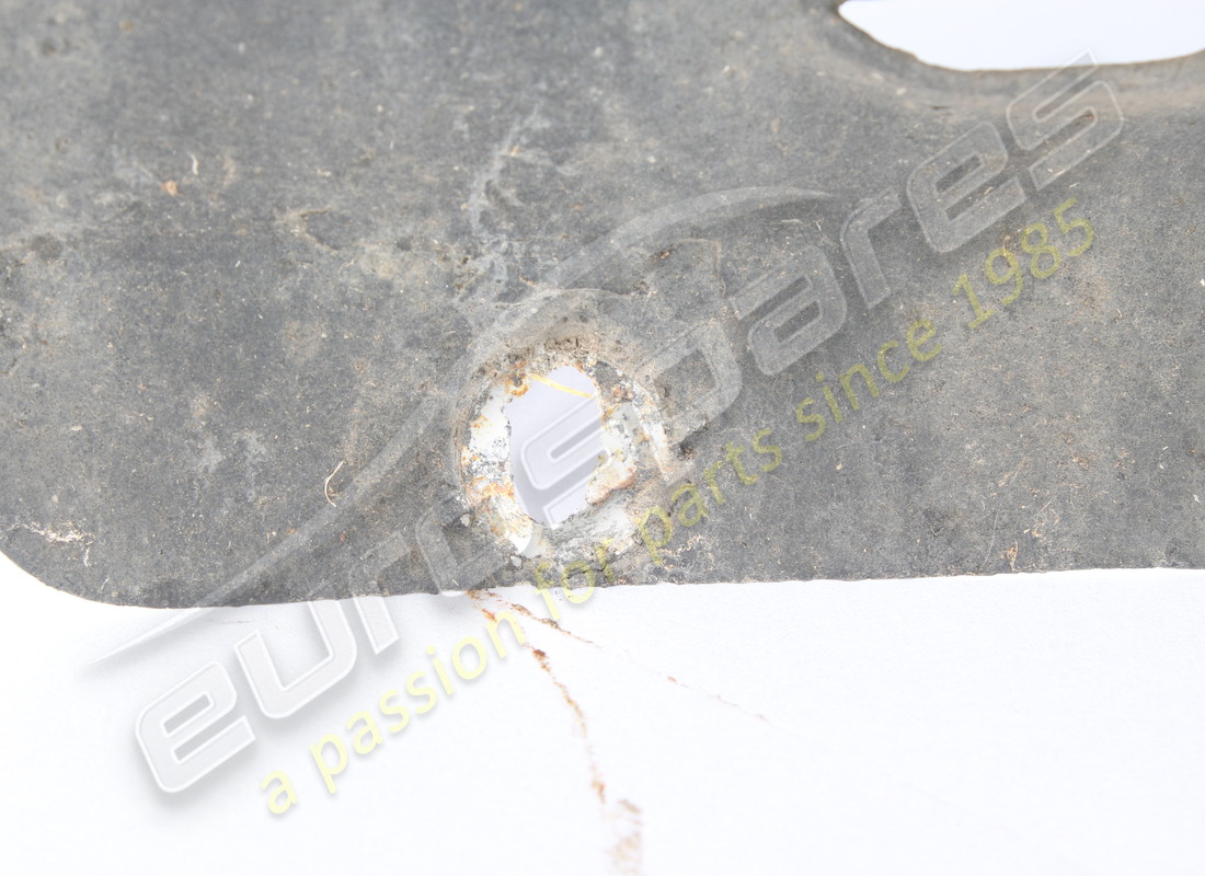 pannello passaruota anteriore inferiore dx usato ferrari. numero parte 61750200 (2)