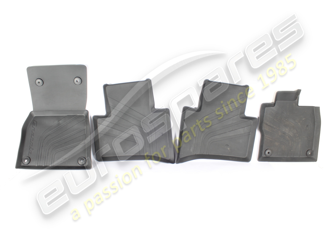 KIT SOVRA-TAPPETO NERO USATO Maserati NUMERO PARTE 670205728 (1)