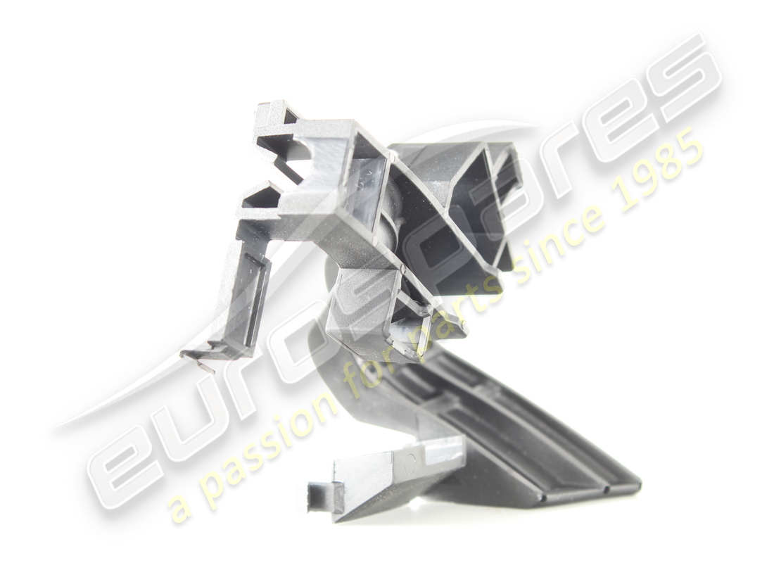 nuova clip maserati. numero parte 670007068 (2)