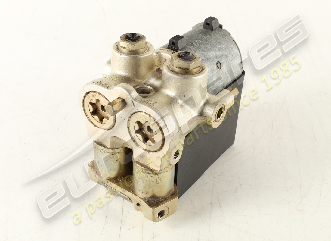 USED FERRARI HYDRAULIC UNIT ABS. PART NUMBER 126056 (4) used ferrari hydraulic unit abs. part number 126056 (4)