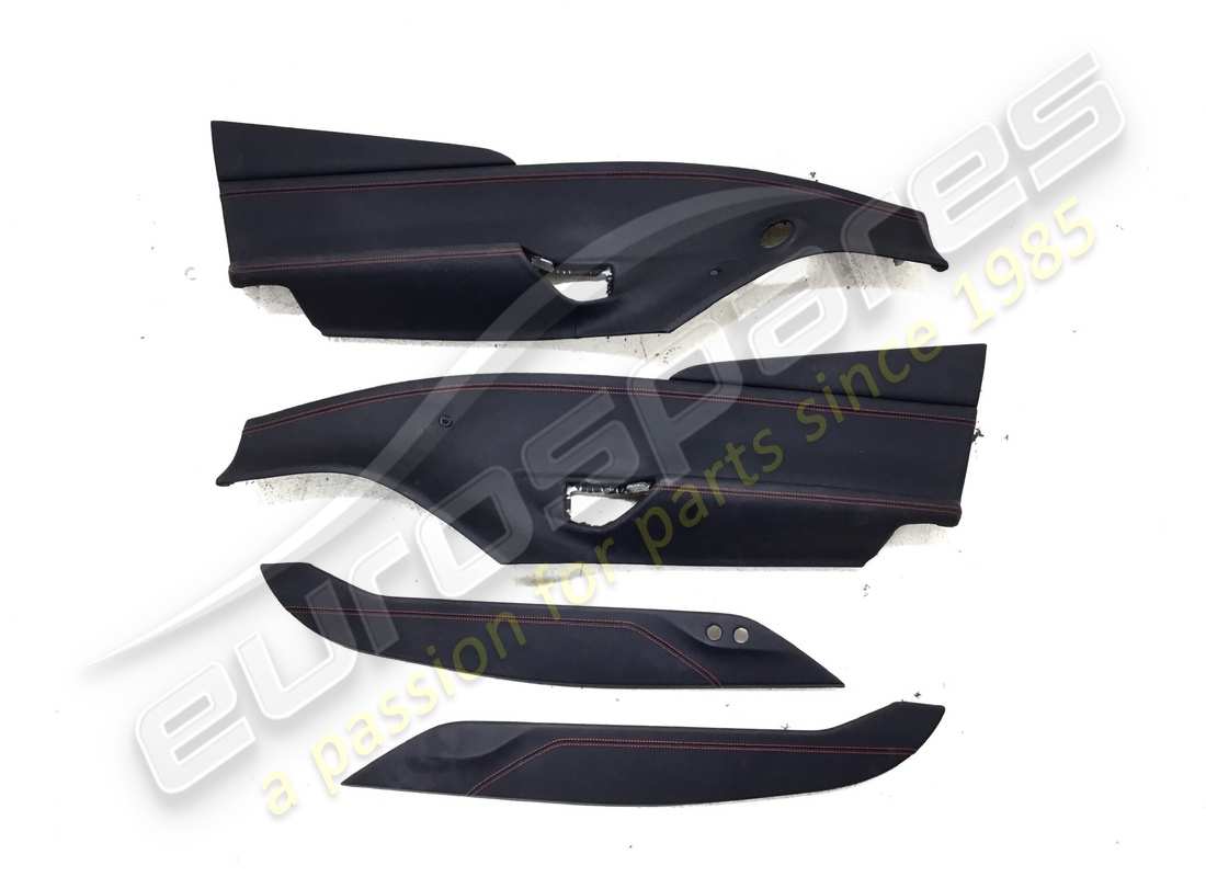 USATI Eurospares Ferrari 488 PANNELLI PORTIERA SINISTRA E DESTRA (PELLE NERA E CUCITURE ROSSE). NUMERO PARTE EAP1374249 (1)