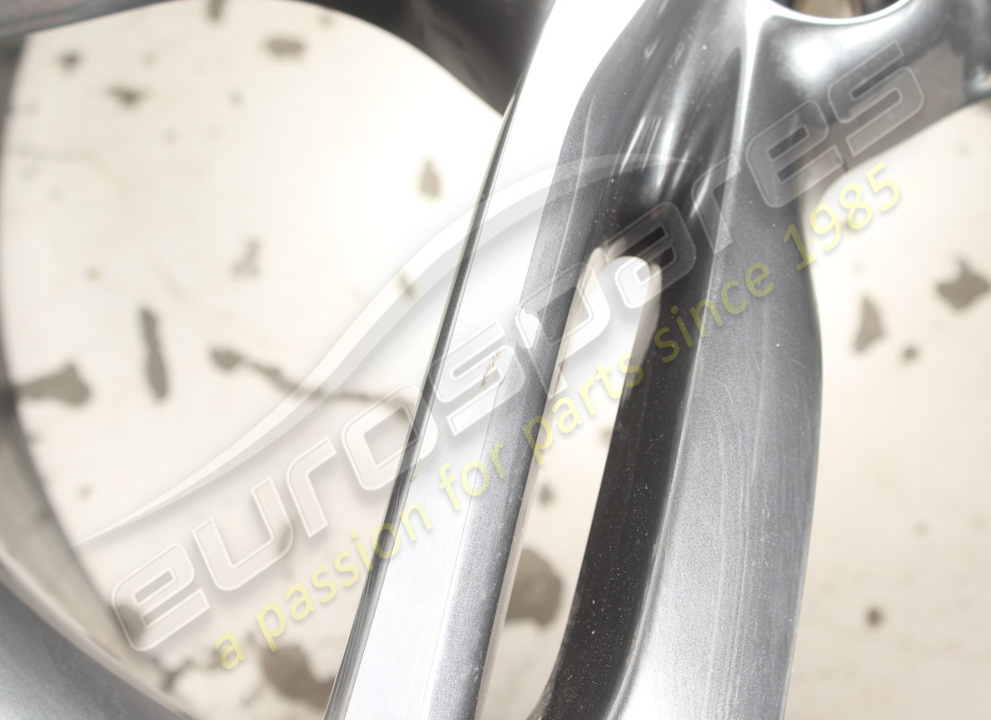 ferrari cerchio forg ant sx t grigio d. numero parte 986211 (4) danneggiato