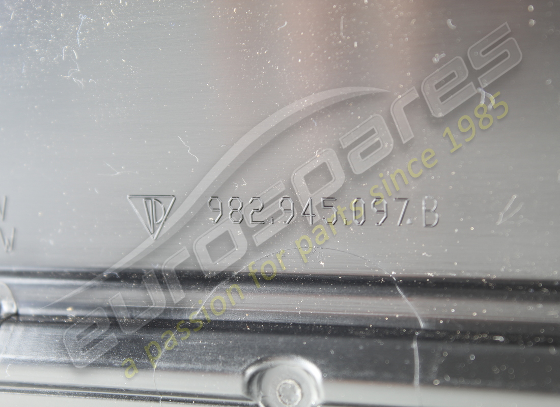 NUOVA PORSCHE LUCE DEL STOP. NUMERO PARTE 982945097B (6) nuova porsche luce del stop. numero parte 982945097b (6)