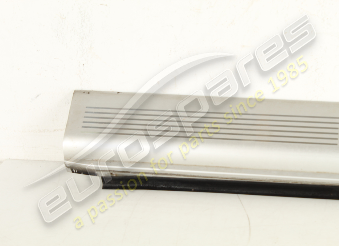 modanatura sottoporta dx usata maserati. numero parte 386100314 (2)