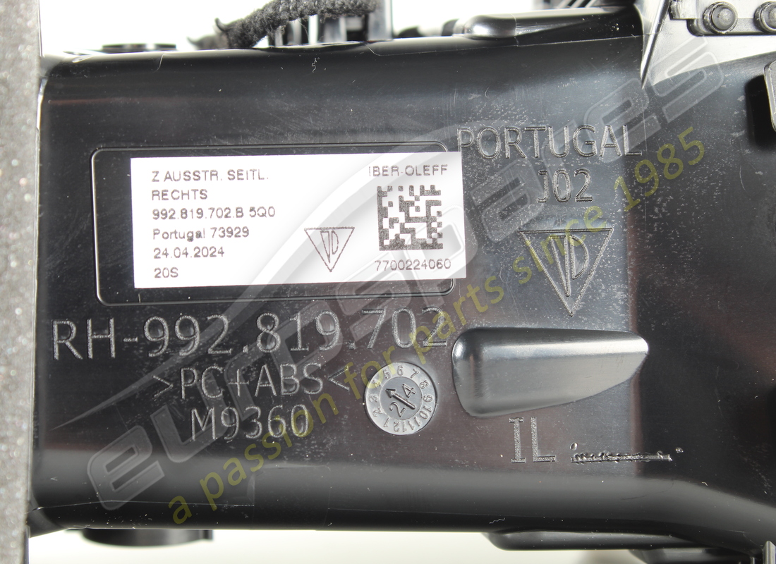 NUOVO PORSCHE PRESA D'ARIA DESTRA NERA. NUMERO PARTE 992819702B5Q0 (4) nuovo porsche presa d'aria destra nera. numero parte 992819702b5q0 (4)