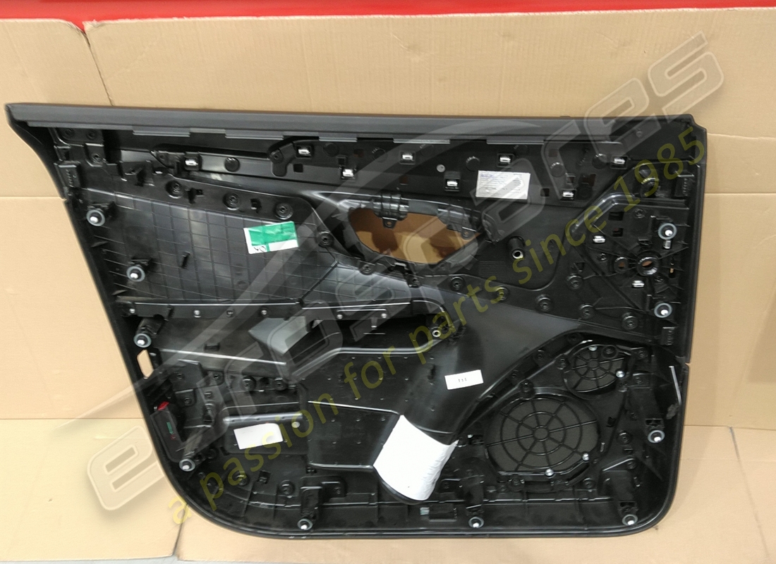 USATO EUROSPARES PANNELLO DELLA PORTA, INCASTRO PER MANIGLIA E GRIGLIA DELL'ALTOPARLANTE. NUMERO PARTE EAP1384188 (2) usato eurospares pannello della porta, incastro per maniglia e griglia dell'altoparlante. numero parte eap1384188 (2)