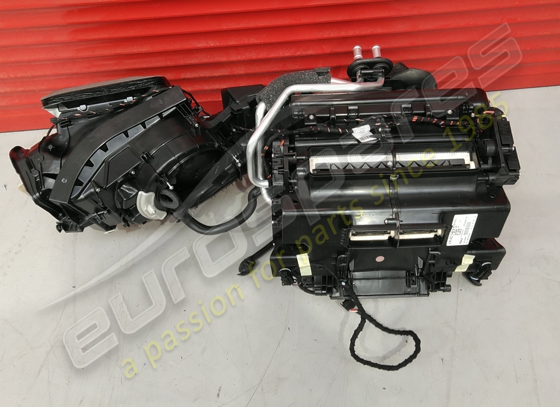 ALLOGGIAMENTO EVAPORATORE Lamborghini USATO CON . NUMERO PARTE 4M2820023 (1)
