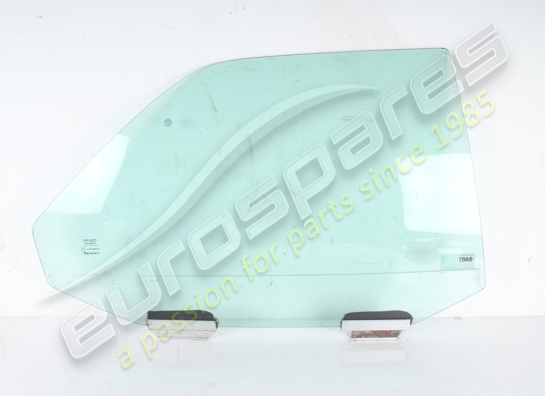 VETRO FINESTRINO PORTA ANTERIORE DESTRO USATO Maserati. NUMERO PARTE 377700630 (1)