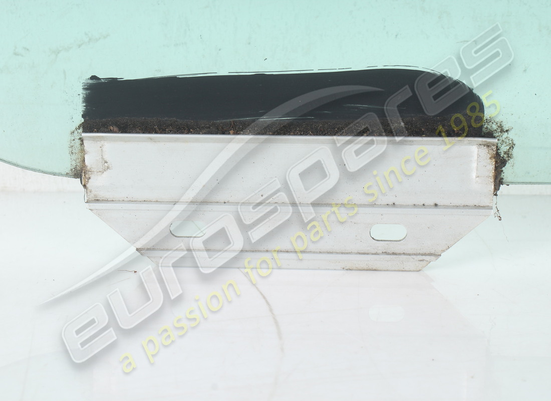 vetro finestrino porta anteriore destro usato maserati. numero parte 377700630 (3)