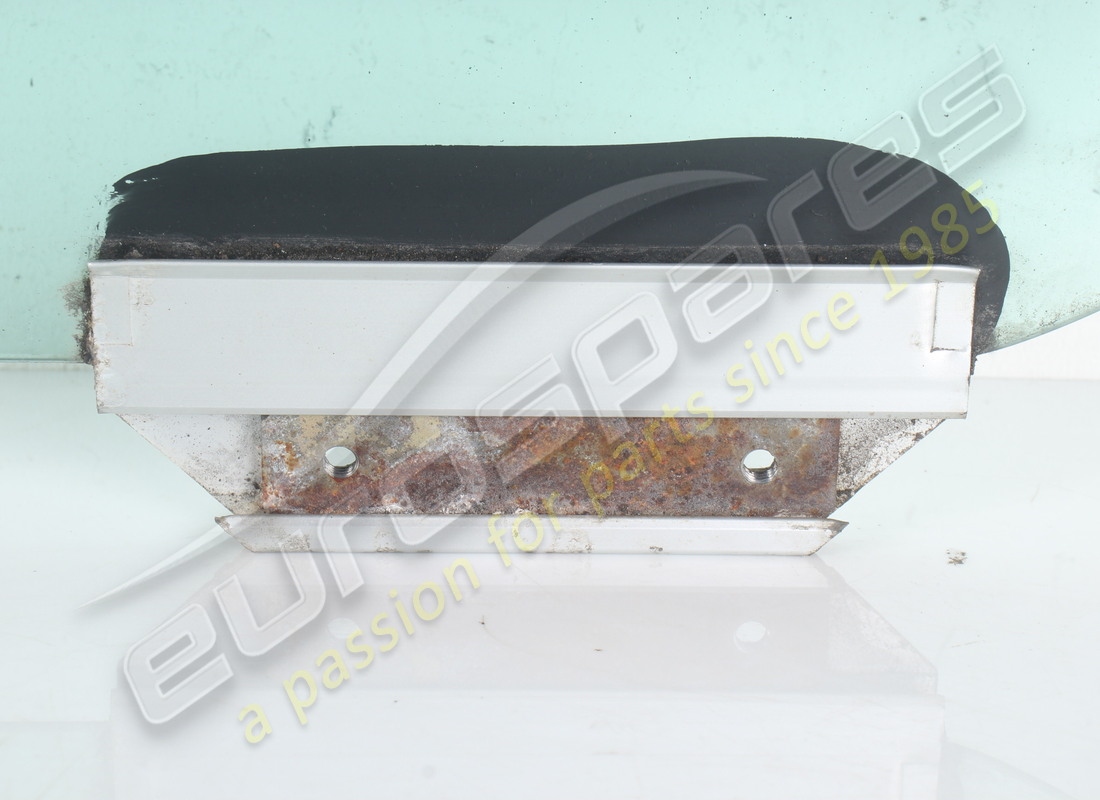 vetro finestrino porta anteriore destro usato maserati. numero parte 377700630 (4)