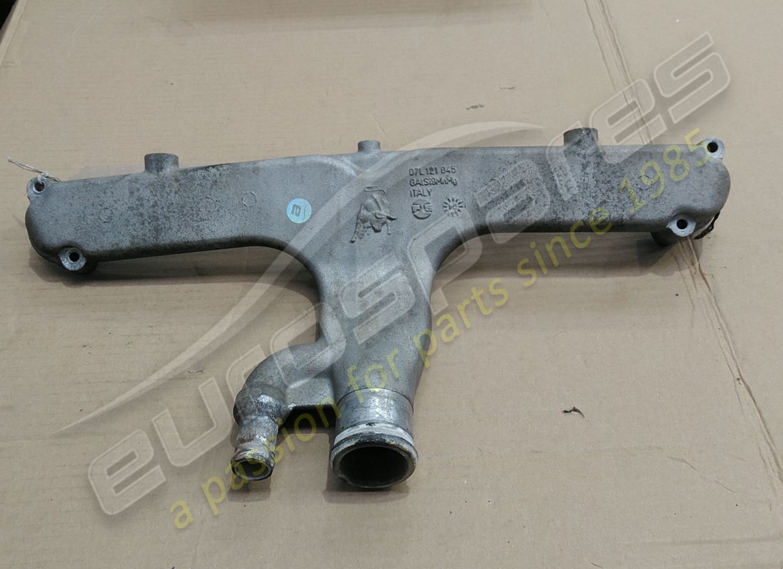 uscita acqua lamborghini usata. numero parte 07l121045 (1)