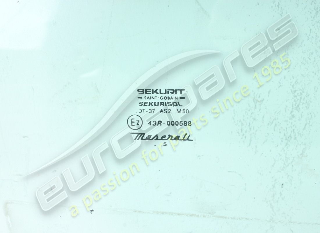 vetro finestrino porta anteriore destro usato maserati. numero parte 377700630 (2)