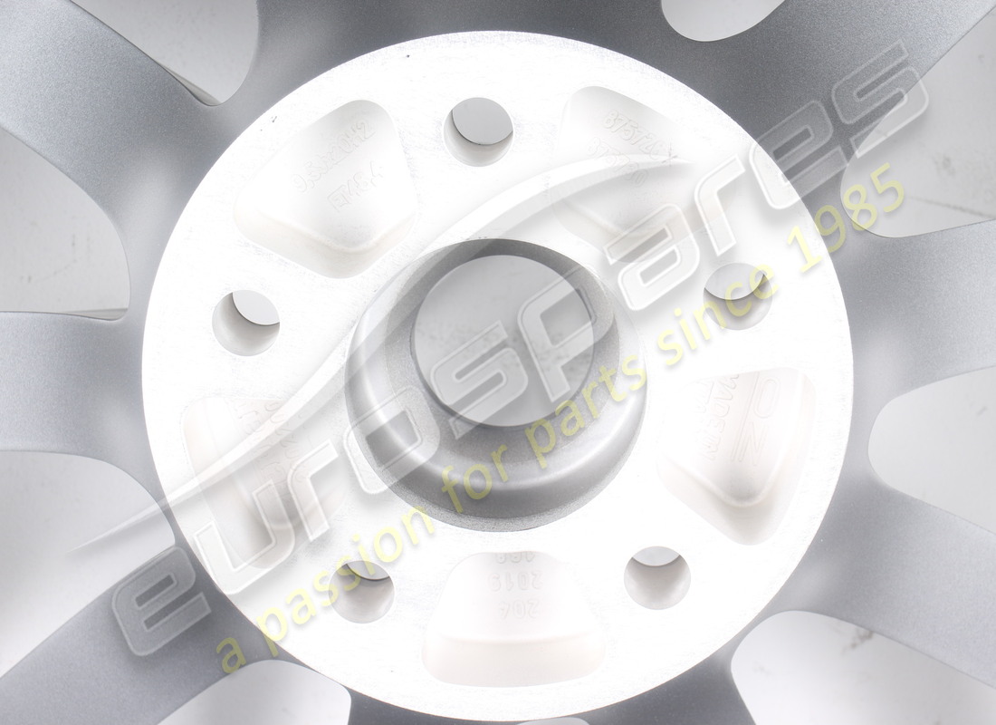 NUOVA FERRARI RUOTA ANTERIORE 9,5J X 20 H2. NUMERO PARTE 875726 (4) nuova ferrari ruota anteriore 9,5j x 20 h2. numero parte 875726 (4)