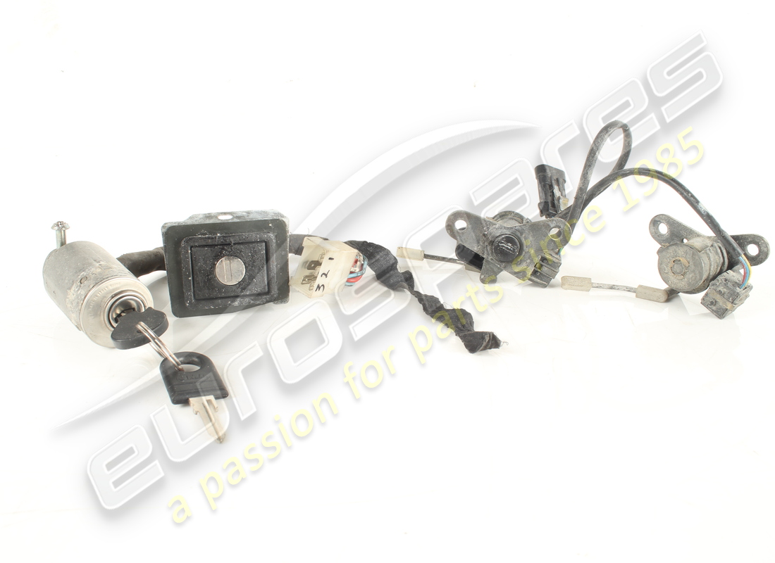 SET DI SERRATURE COMPLETO USATO Eurospares CON CHIAVE. NUMERO PARTE EAP1563047 (1)