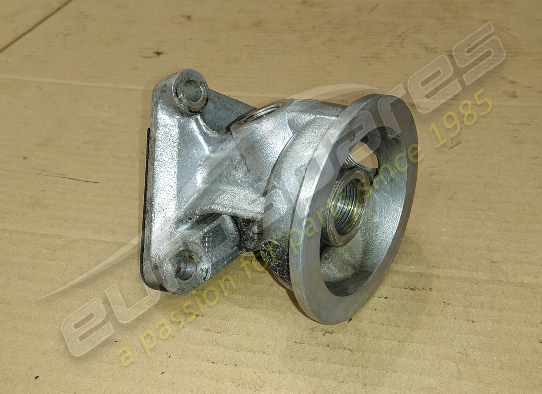 BASE FILTRO OLIO Ferrari USATA. NUMERO PARTE 123863 (1)