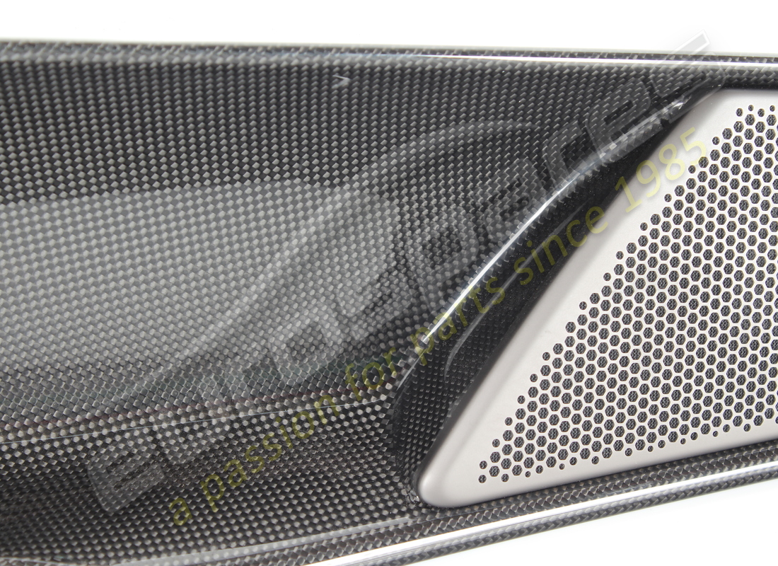 usato ferrari medaglione sup. ant. dx carb. numero parte 748849 (2)