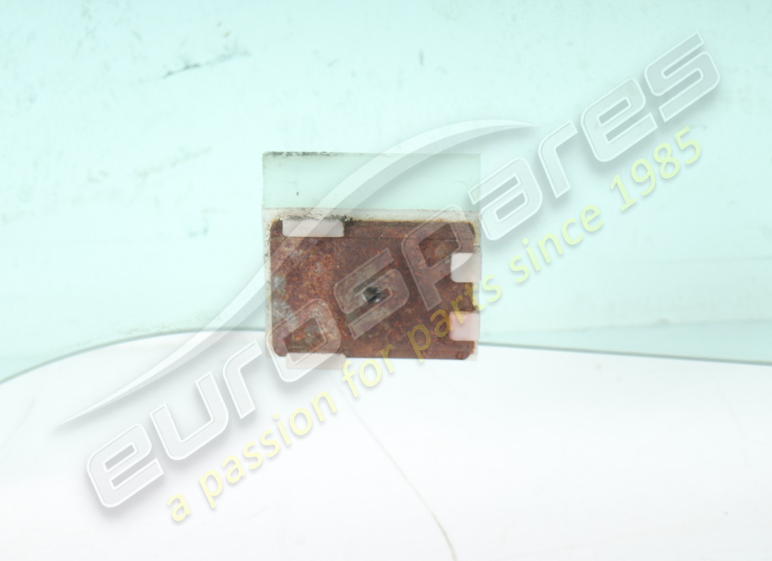 USATO MASERATI RH VETRO DELLA PORTA M338. NUMERO PARTE 387700306 (3) usato maserati rh vetro della porta m338. numero parte 387700306 (3)