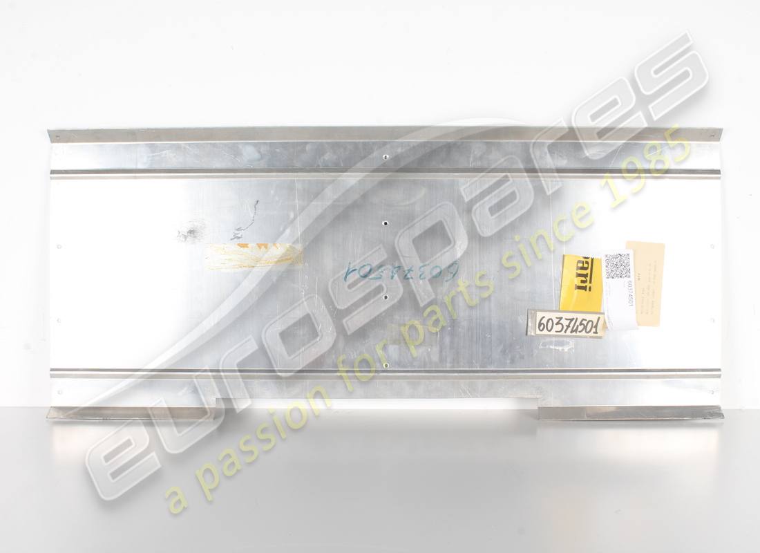 nuovo ferrari scudo. numero parte 60374501 (2)