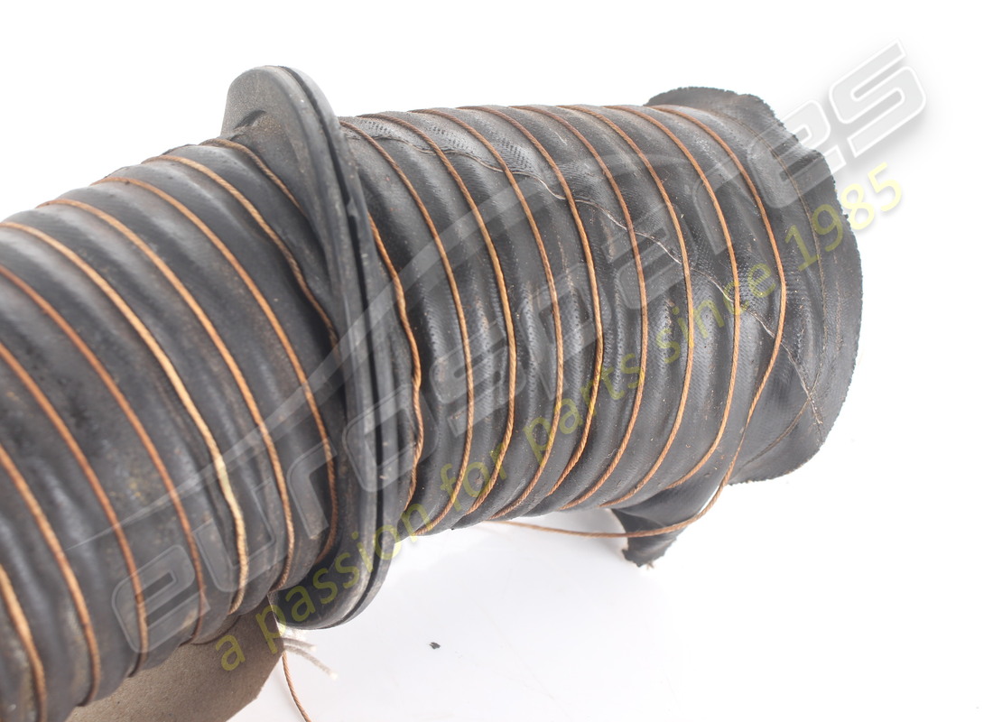 USATO FERRARI CANALIZZAZIONE DELL'ARIA. NUMERO PARTE 61790300 (2) usato ferrari canalizzazione dell'aria. numero parte 61790300 (2)