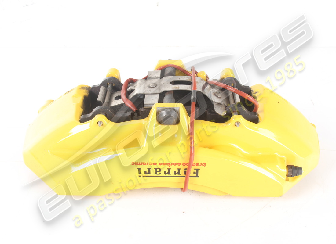 PINZA ANTERIORE DESTRA FERRARI USATA CON PASTIGLIE. NUMERO PARTE 315568 (1) pinza anteriore destra ferrari usata con pastiglie. numero parte 315568 (1)