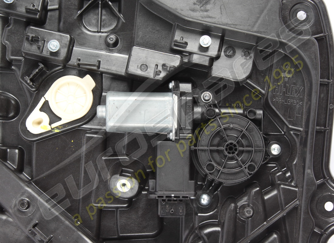 supporto porta posteriore sx usato maserati. numero parte 673014116 (3)