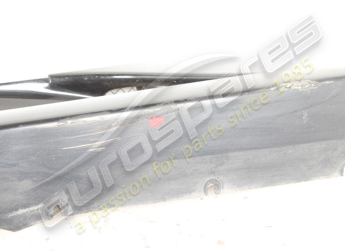 rivestimento sottoporta sx ferrari danneggiato. numero parte 68021110 (6)
