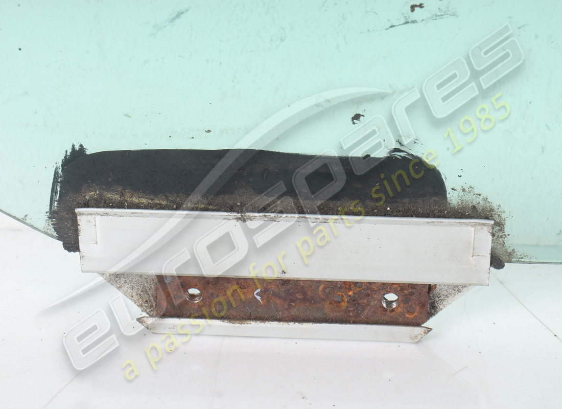 vetro finestrino porta anteriore sinistro usato maserati. numero parte 377700629 (3)