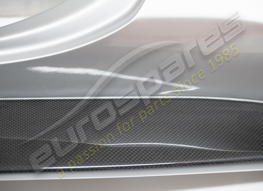 rivestimento sottoporta sx completo ferrari usato. numero parte 766055 (2)