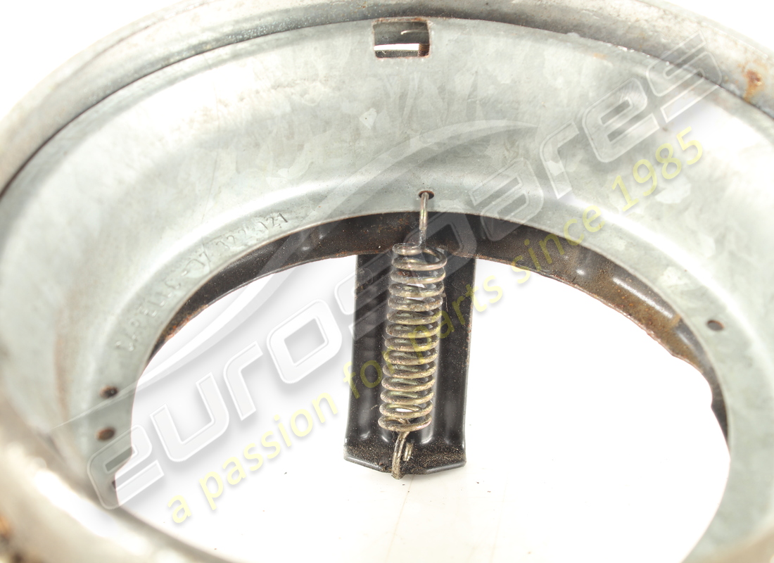 alloggiamento faro abbagliante destro usato ferrari. numero parte 40197907 (3)