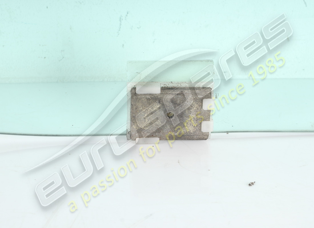 USATO MASERATI RH VETRO DELLA PORTA M338. NUMERO PARTE 387700306 (4) usato maserati rh vetro della porta m338. numero parte 387700306 (4)