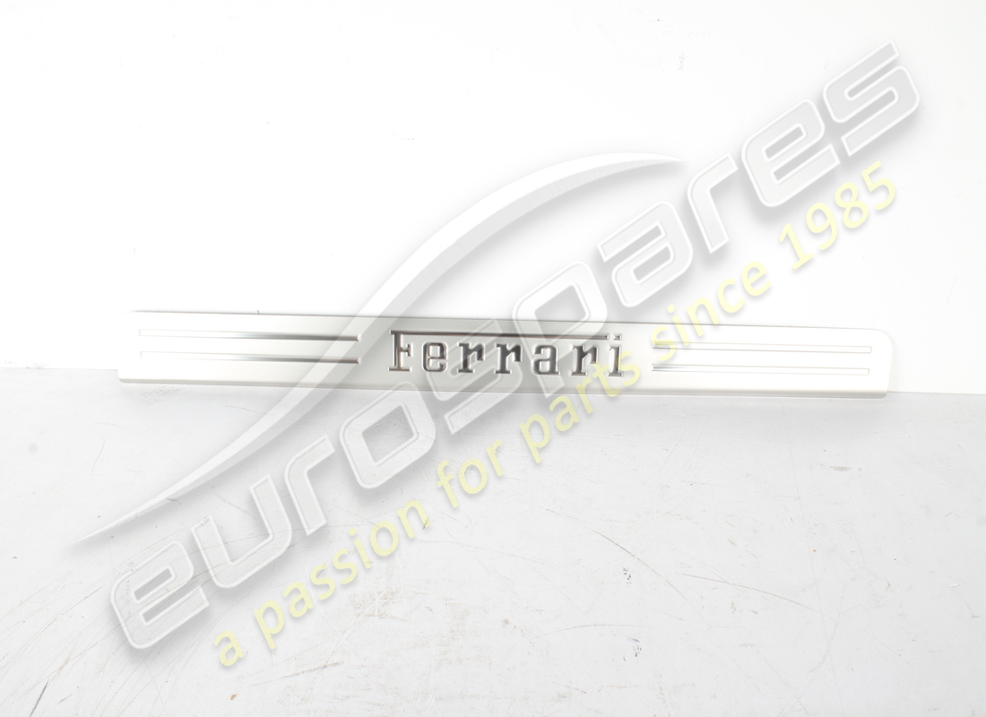 nuova ferrari pedana destra. numero parte 86786100 (1)