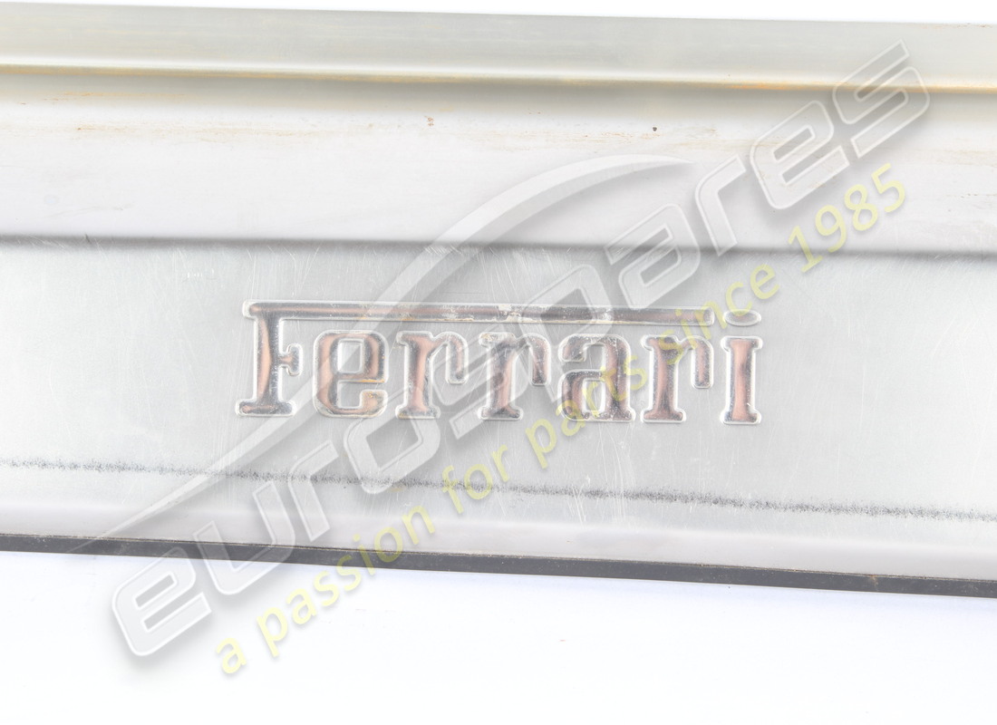 pedana destra ferrari danneggiata. numero parte 68146500 (2)