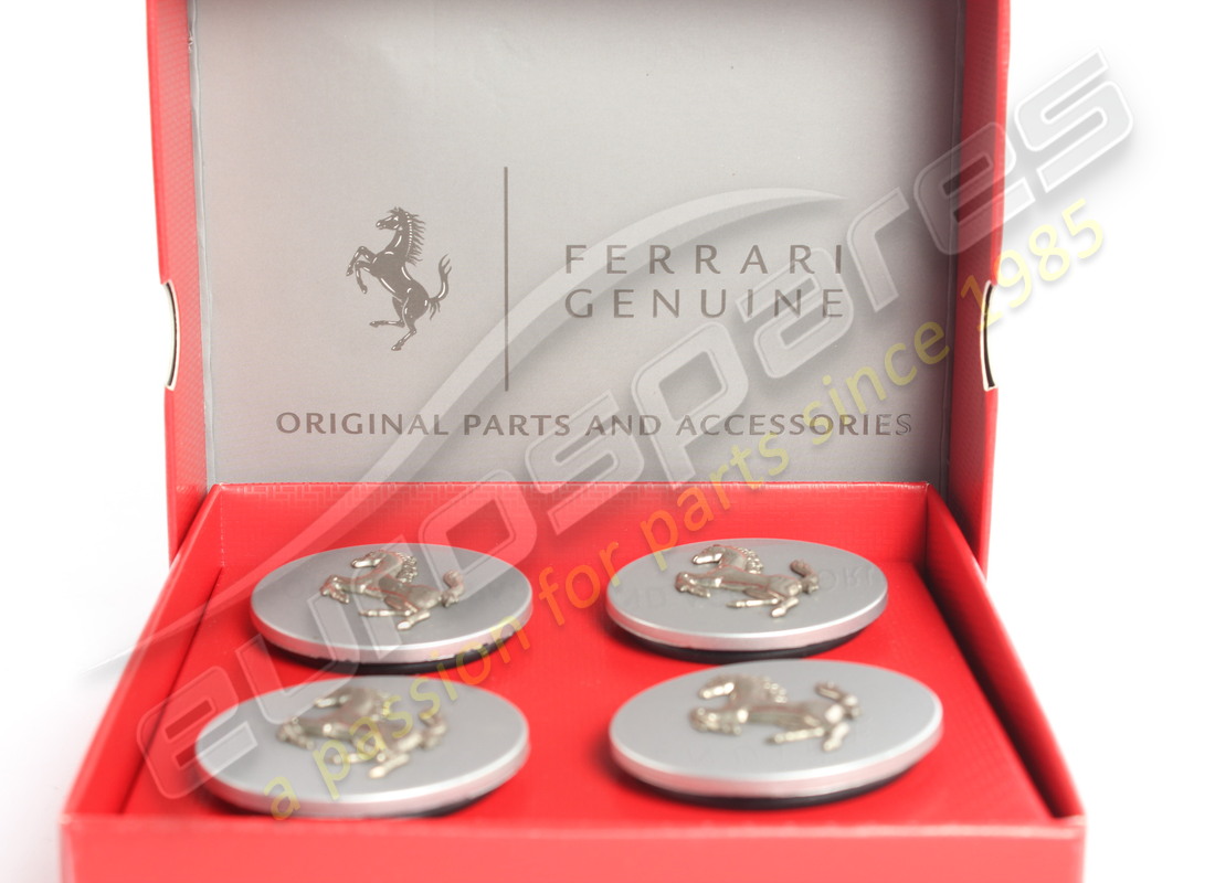 kit tappo centro ruota ferrari usato (argento). numero parte 70001467 (4)