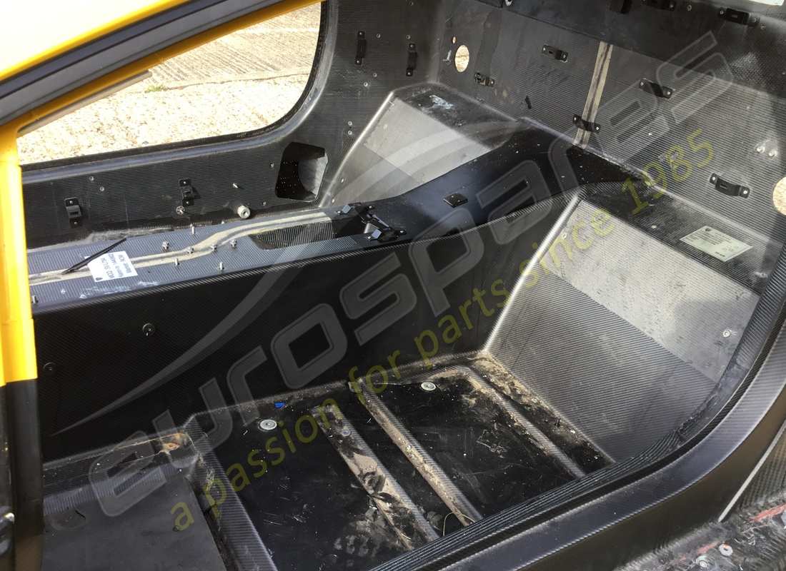 monoscocca aventador eurospares usata. numero parte eap1377688 (4)