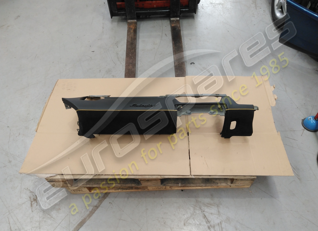 CRUSCOTTO INFERIORE USATO Lamborghini, ALCANTARA RHD. NUMERO PARTE 472857921Q (1)