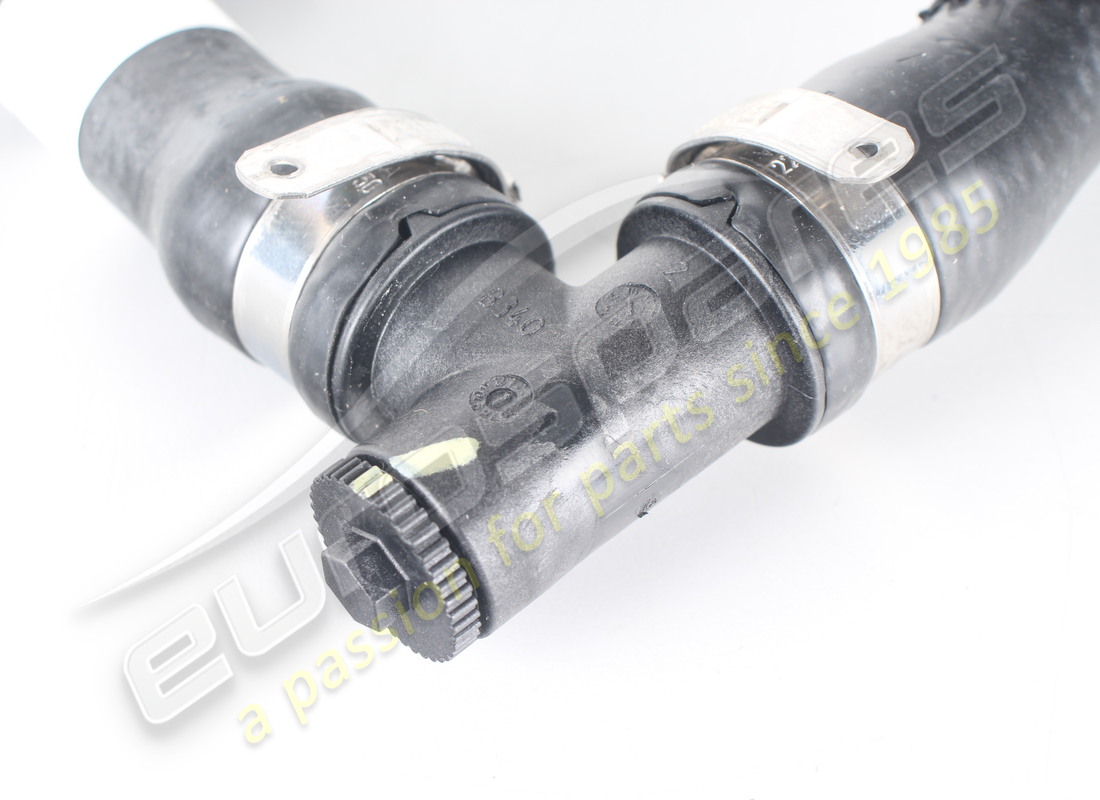 NUOVO MASERATI MANICOTTO DI RITORNO DELL'ACQUA DA HEA. NUMERO PARTE 670037573 (5) nuovo maserati manicotto di ritorno dell'acqua da hea. numero parte 670037573 (5)