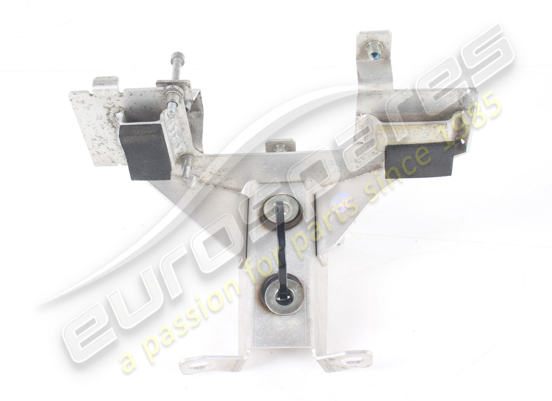 STAFFA DI MONTAGGIO POMPA USATA Ferrari. NUMERO PARTE 314656 (1)