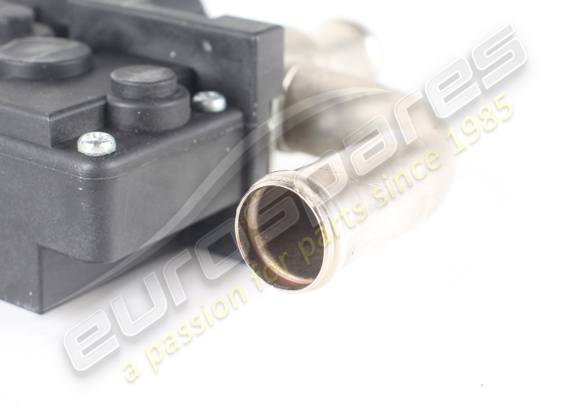 USATA FERRARI VALVOLA TGK DX. NUMERO PARTE 67635900 (5) usata ferrari valvola tgk dx. numero parte 67635900 (5)