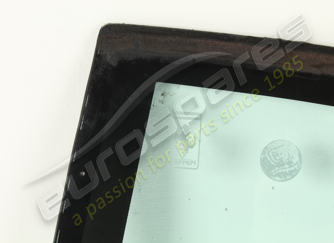 used ferrari lh rear quarter light glass blue colour. part number 60637600 (3)