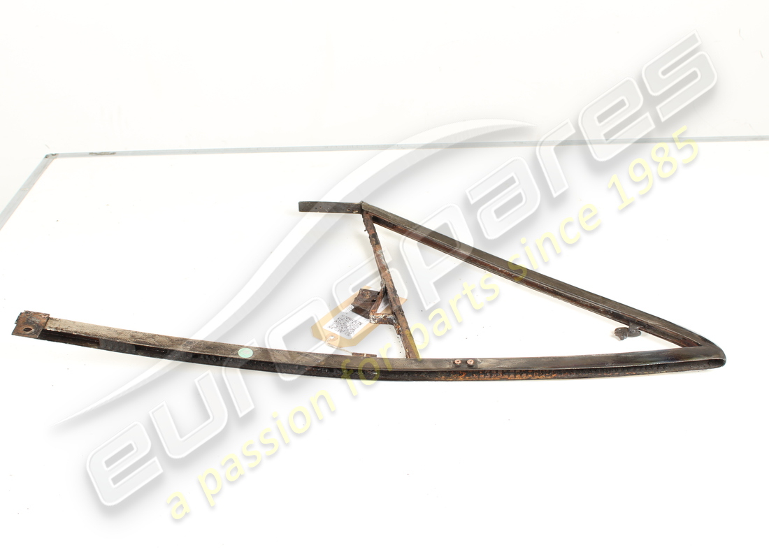 used ferrari rh front quarter glass frame. part number 20283200 (2)