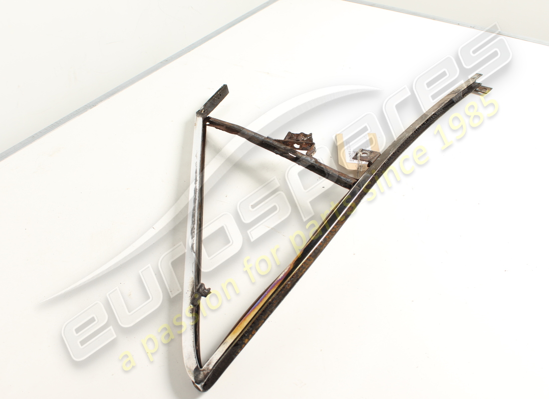 used ferrari rh front quarter glass frame. part number 20283200 (4)