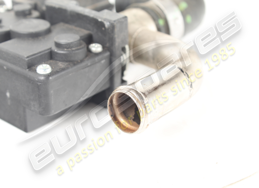 usata ferrari valvola tgk dx. numero parte 67635900 (3)