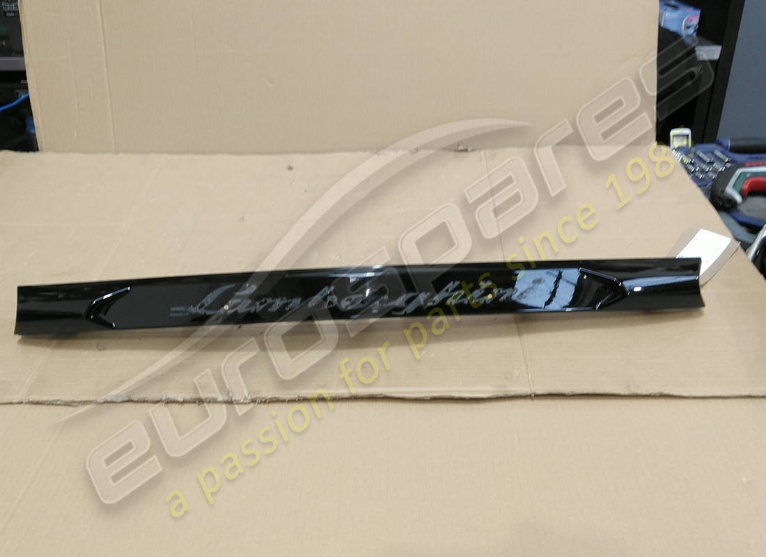 PARTE MONTABILE Lamborghini USATA. NUMERO PARTE 4ML827987Y9B (1)