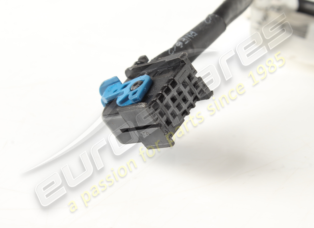 cavo splitter-presa usb-nit usato ferrari. codice articolo 320422 (2)