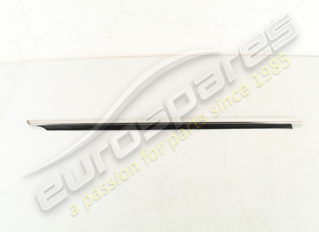 MODANATURA INFERIORE SINISTRA USATA Ferrari . NUMERO PARTE 2574258108 (1)