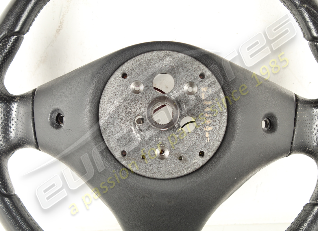 USATO MASERATI RUOTA STERZO, NERA L. (STD). NUMERO PARTE 387800104 (6) usato maserati ruota sterzo, nera l. (std). numero parte 387800104 (6)