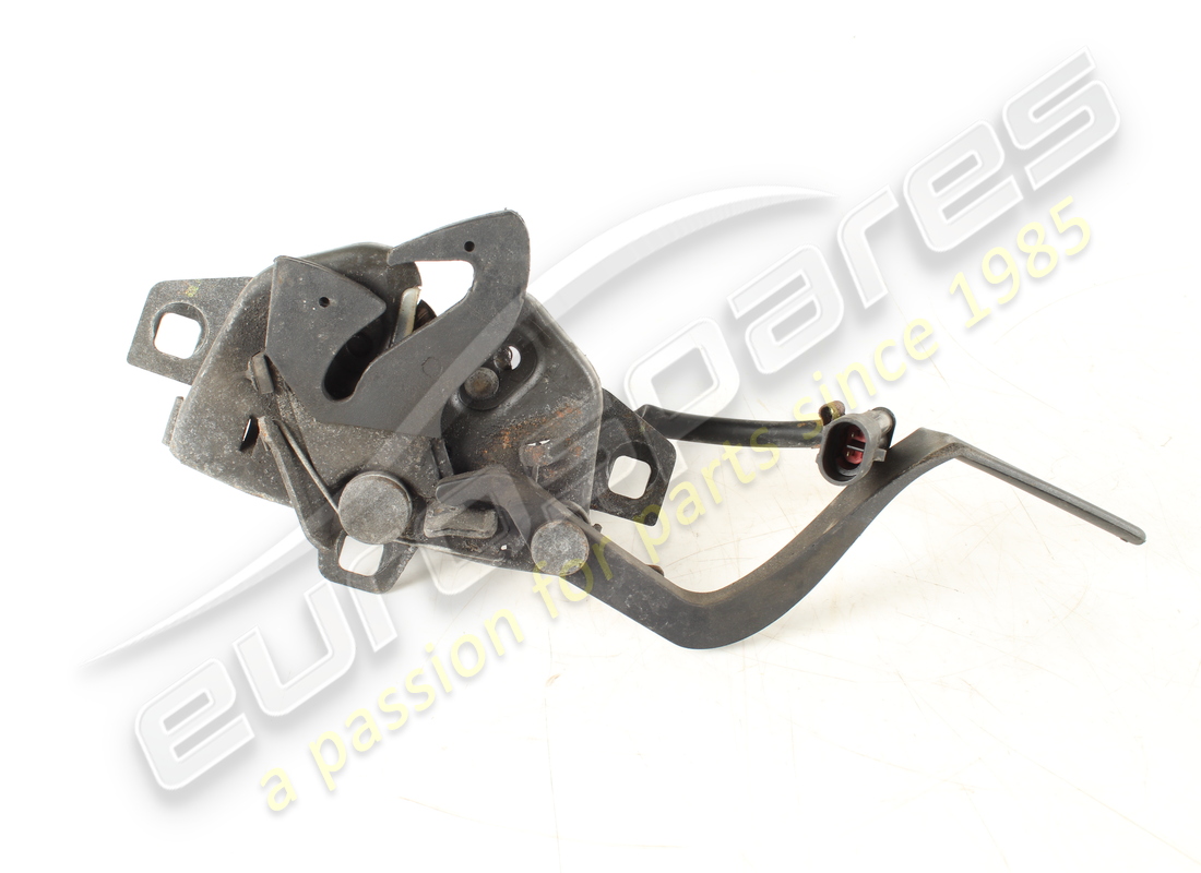 SERRATURA DEL COFANO MASERATI USATA. NUMERO PARTE 68175100 (4) serratura del cofano maserati usata. numero parte 68175100 (4)