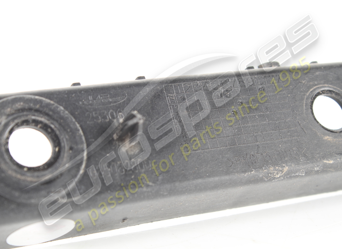 usato ferrari attacco posteriore sx. numero parte 85082800 (2)
