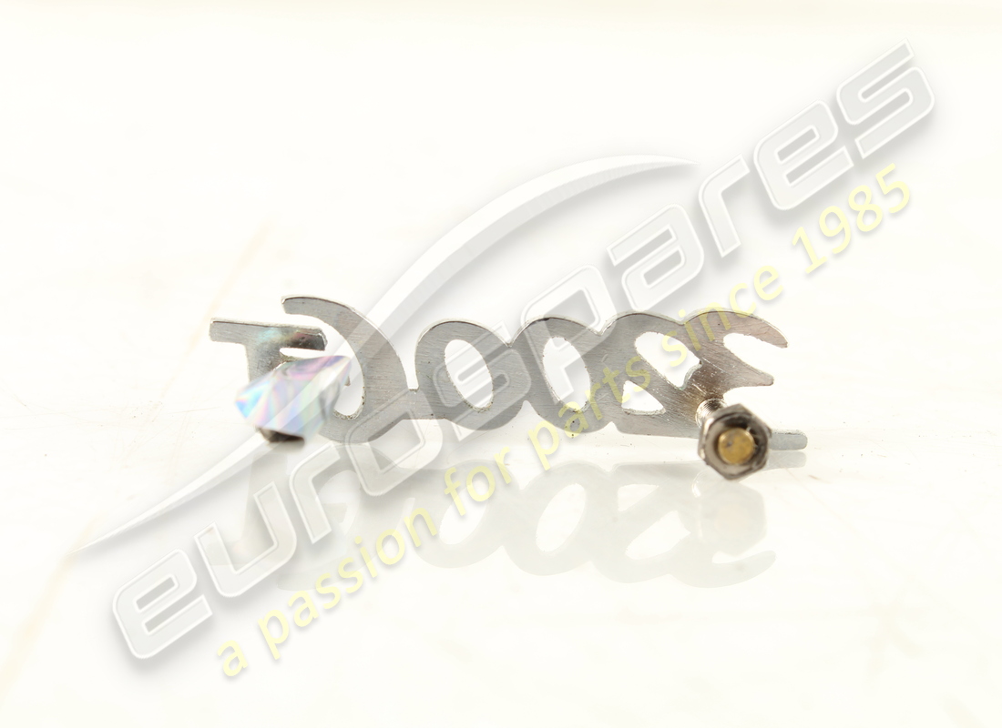 EMBLEMA MASERATI 3200GT USATO. NUMERO PARTE 382300840 (2) emblema maserati 3200gt usato. numero parte 382300840 (2)