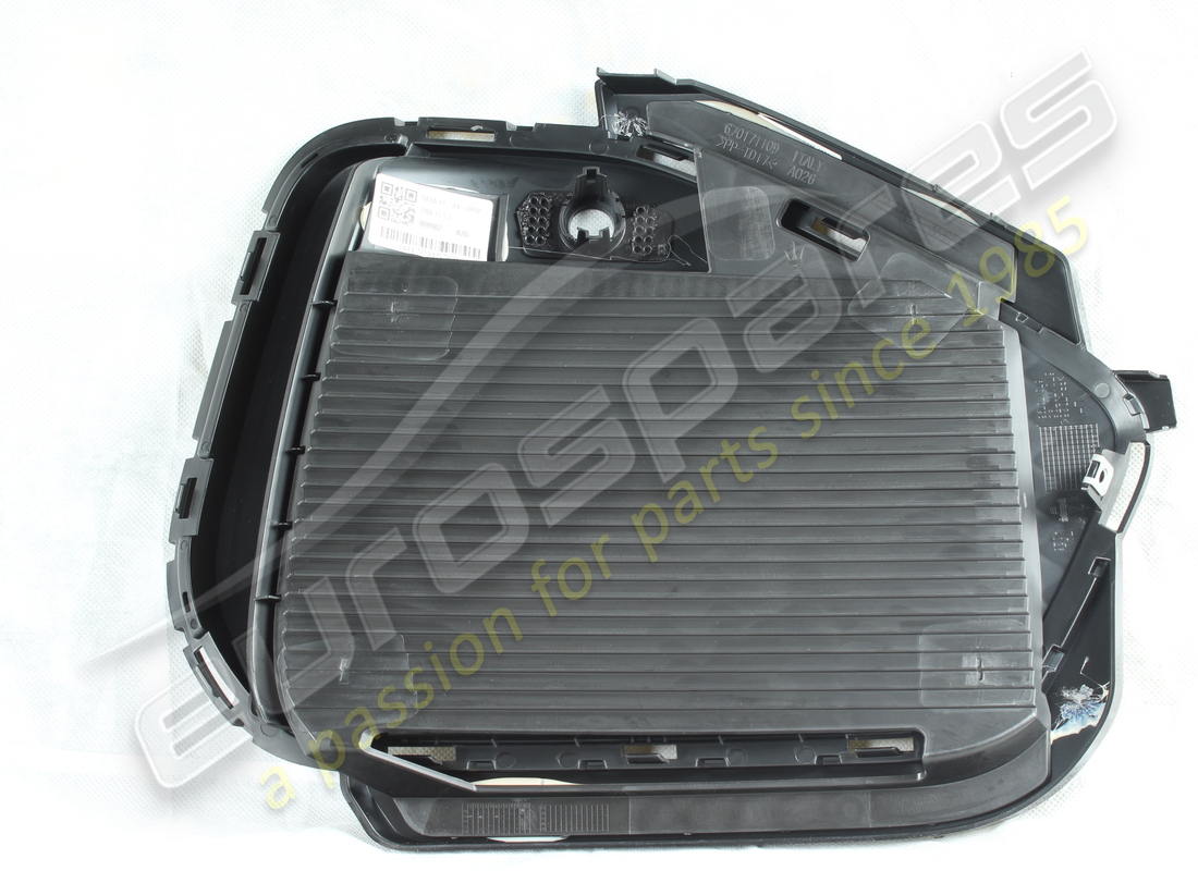 nuova maserati griglia anteriore sx. numero parte 670198178 (1)